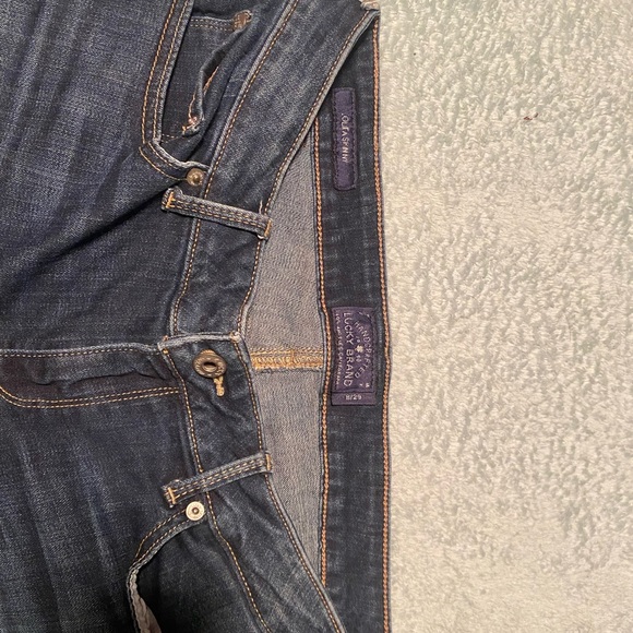 Dark blue wash | mid rise | has stretch - Picture 2 of 3